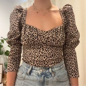 Zara puff sleeve cheetah / leopard top. Sweetheart neckline. Size small